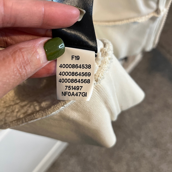 North Face Women’s Cream Teddy Fleece Jacket M - Picture 5 of 8